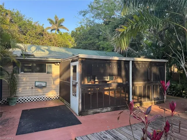 a view of a patio with table and chairs a barbeque with wooden fence