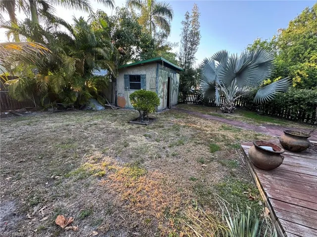 a view of a house with backyard and sitting area