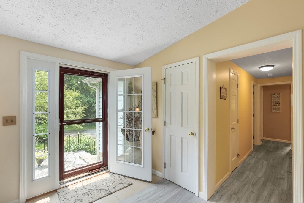 37 Dawson Road Worcester, MA 01602 - Photo 2 of 26 Gallery Image 2
