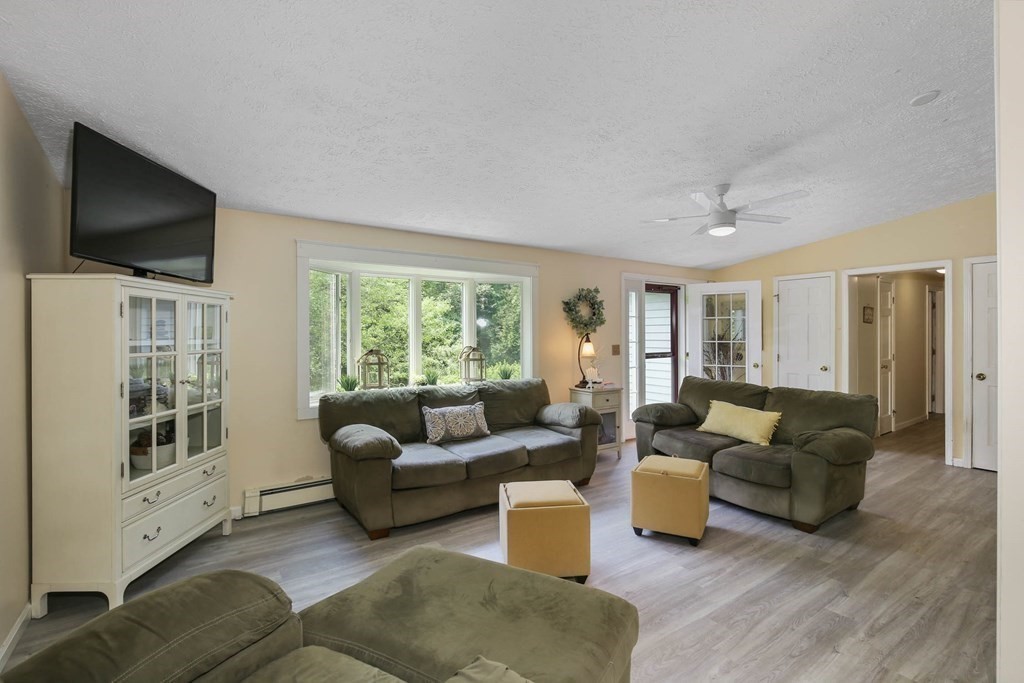 37 Dawson Road Worcester, MA 01602 - Photo 3 of 26 Gallery Image 3