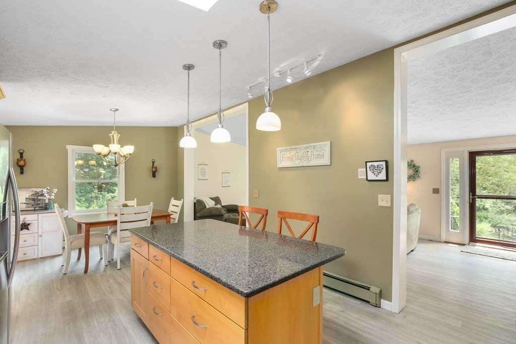 37 Dawson Road Worcester, MA 01602 - Photo 10 of 26 Gallery Image 10