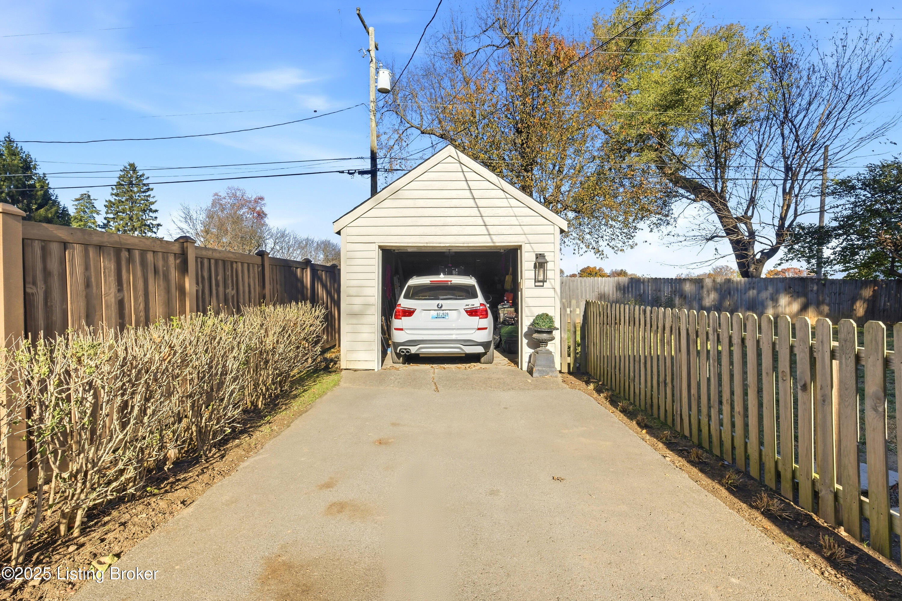 4205 Alton Road Louisville, KY 40207 - Photo 45 of 55 4205alton_louisvillerealestatemedia_211