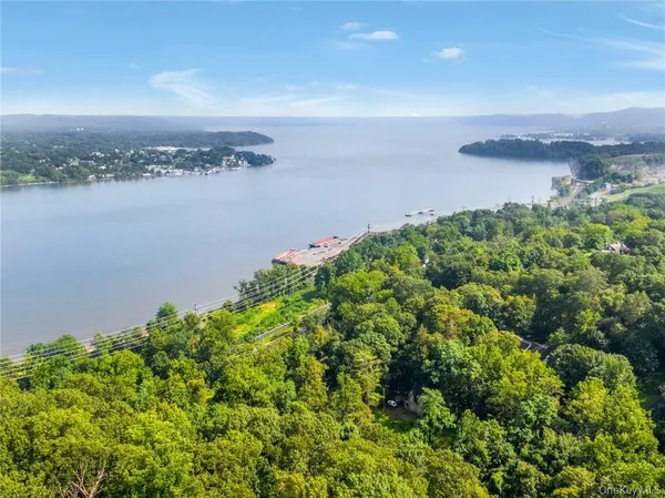 $1,500,000 | 3 Katavolos Drive, Tomkins Cove, NY 10986