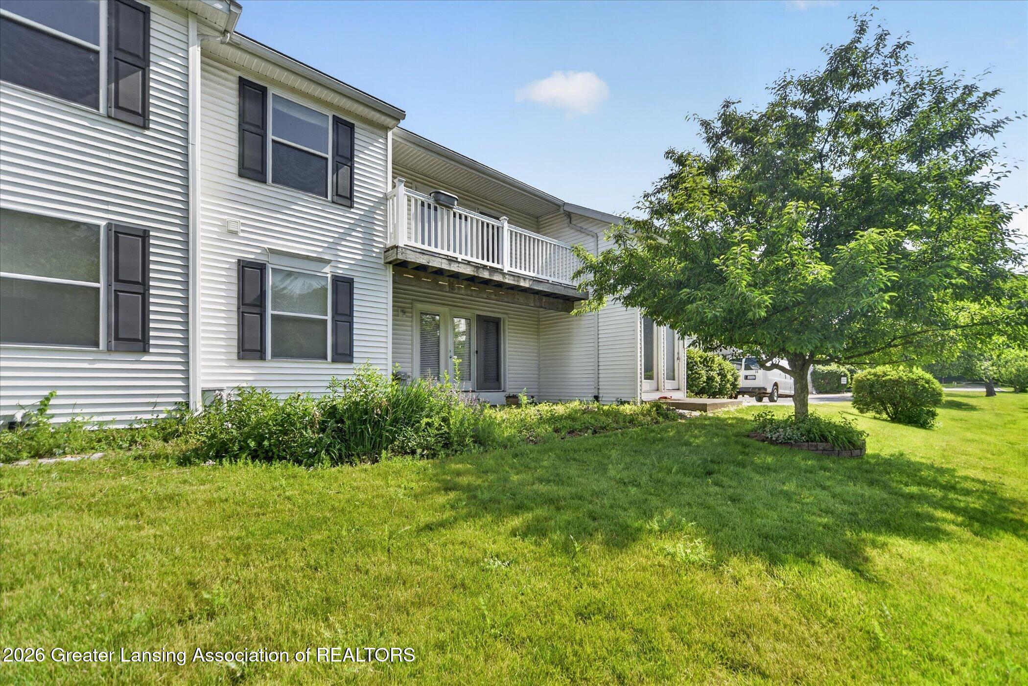 1337 Coolidge Road, Unit 16 East Lansing, MI 48823 - Photo 2 of 31 02-1337-Coolidge-Rd-WindowStill