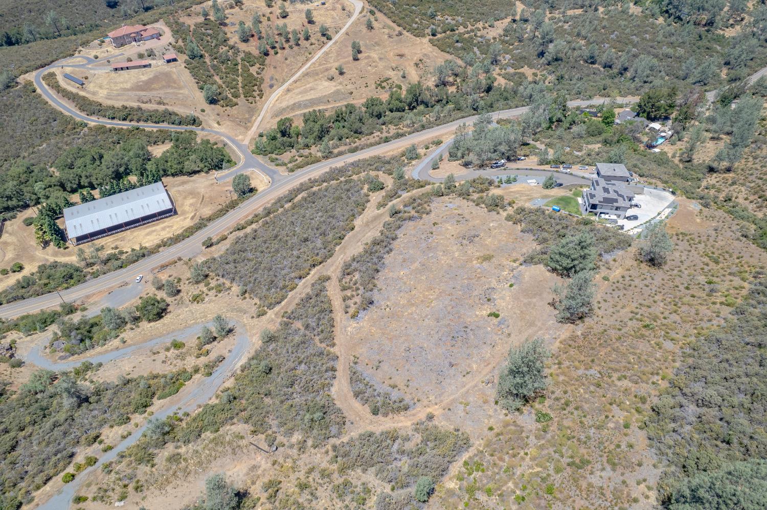 417 Salmon Falls Road El Dorado Hills, CA 95762 - Photo 32 of 47 a view of a dry yard with wooden fence