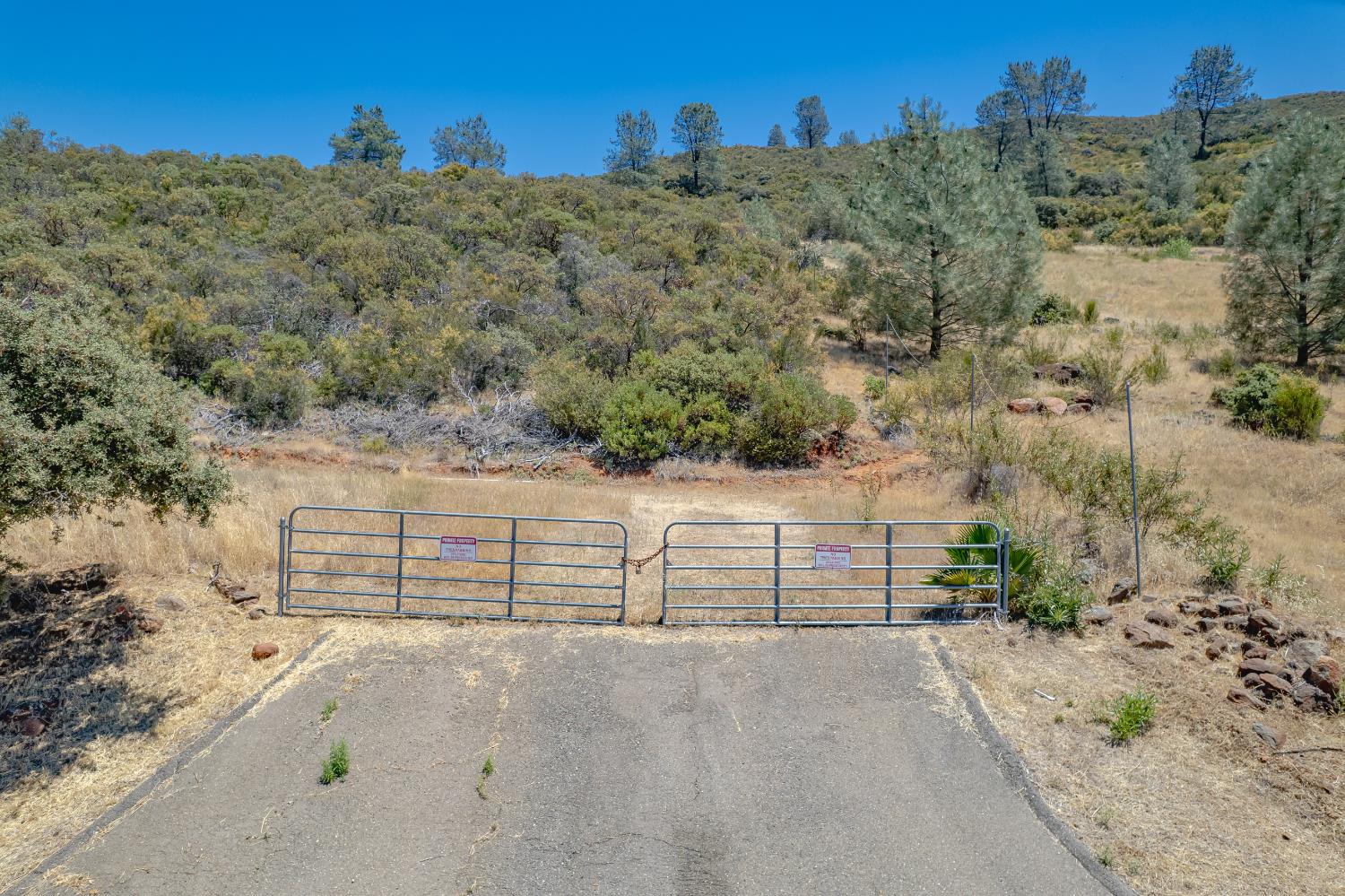 417 Salmon Falls Road El Dorado Hills, CA 95762 - Photo 45 of 47 a view of a terrace with a outdoor space