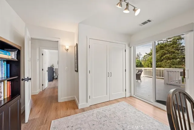 a view of yard with green space