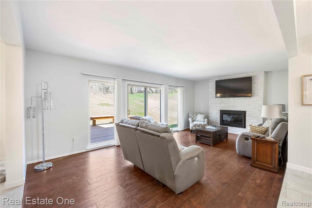 702 Ten Point Drive Rochester Hills, MI 48309 - Photo 6 of 34