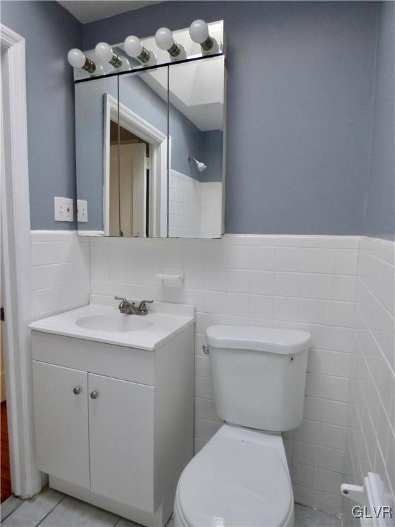 1925 South Delaware Street Allentown, PA 18103 - Photo 13 of 16 a bathroom with a toilet sink and mirror