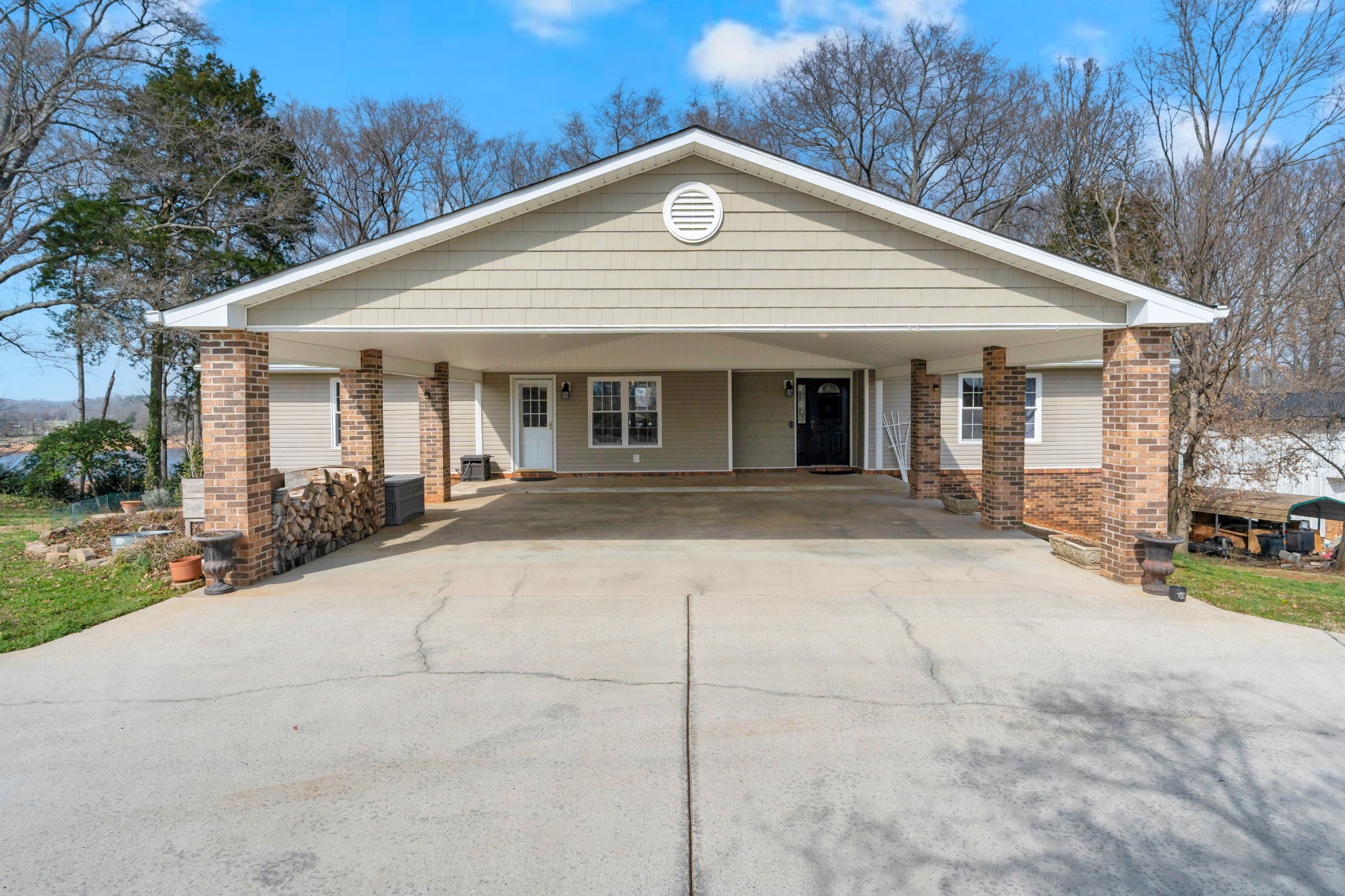 182 Loop Drive Winchester, TN 37398 - Photo 2 of 60 a front view of a house with a yard and garage