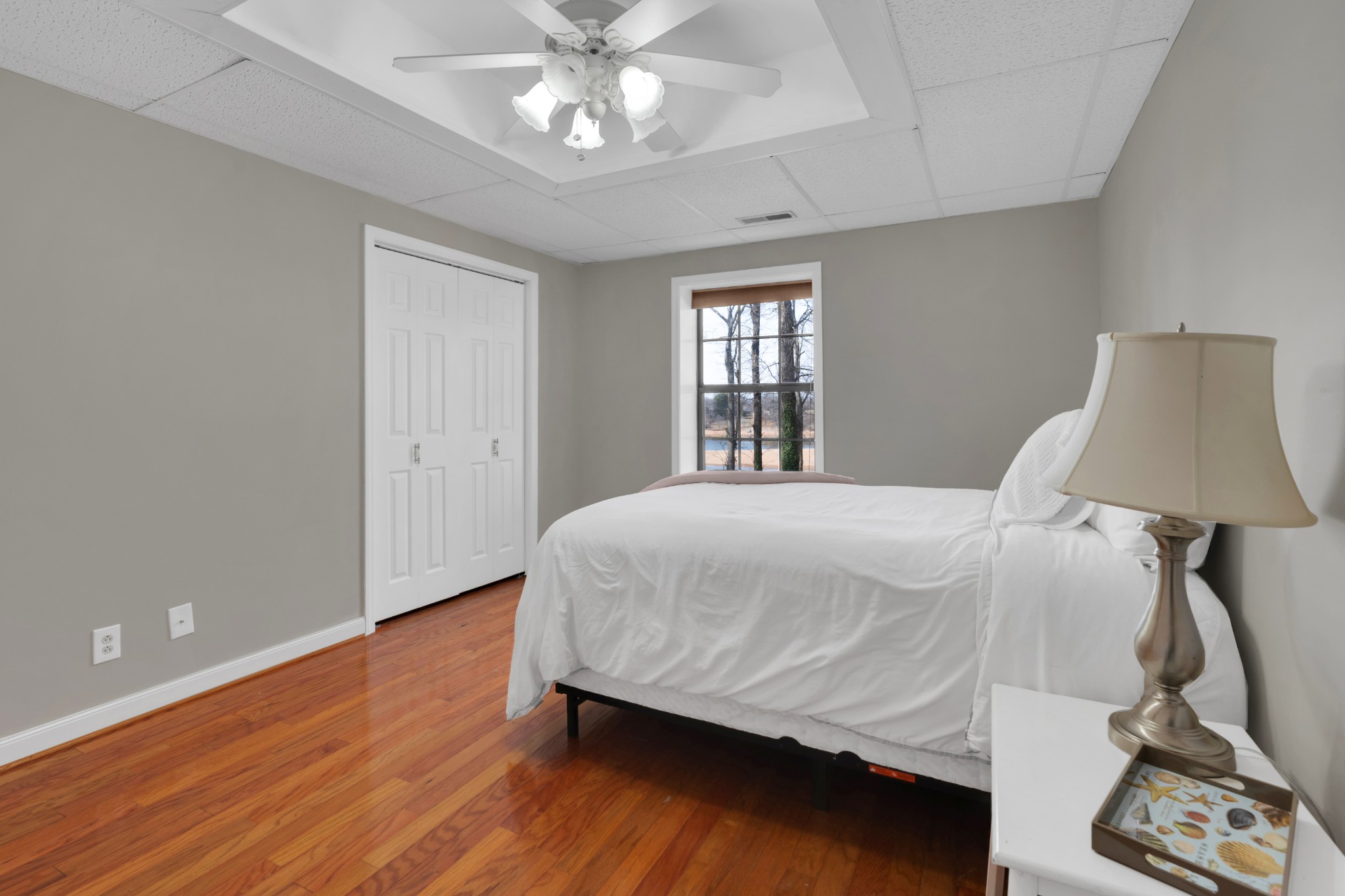 182 Loop Drive Winchester, TN 37398 - Photo 22 of 60 a bedroom with a bed and a window