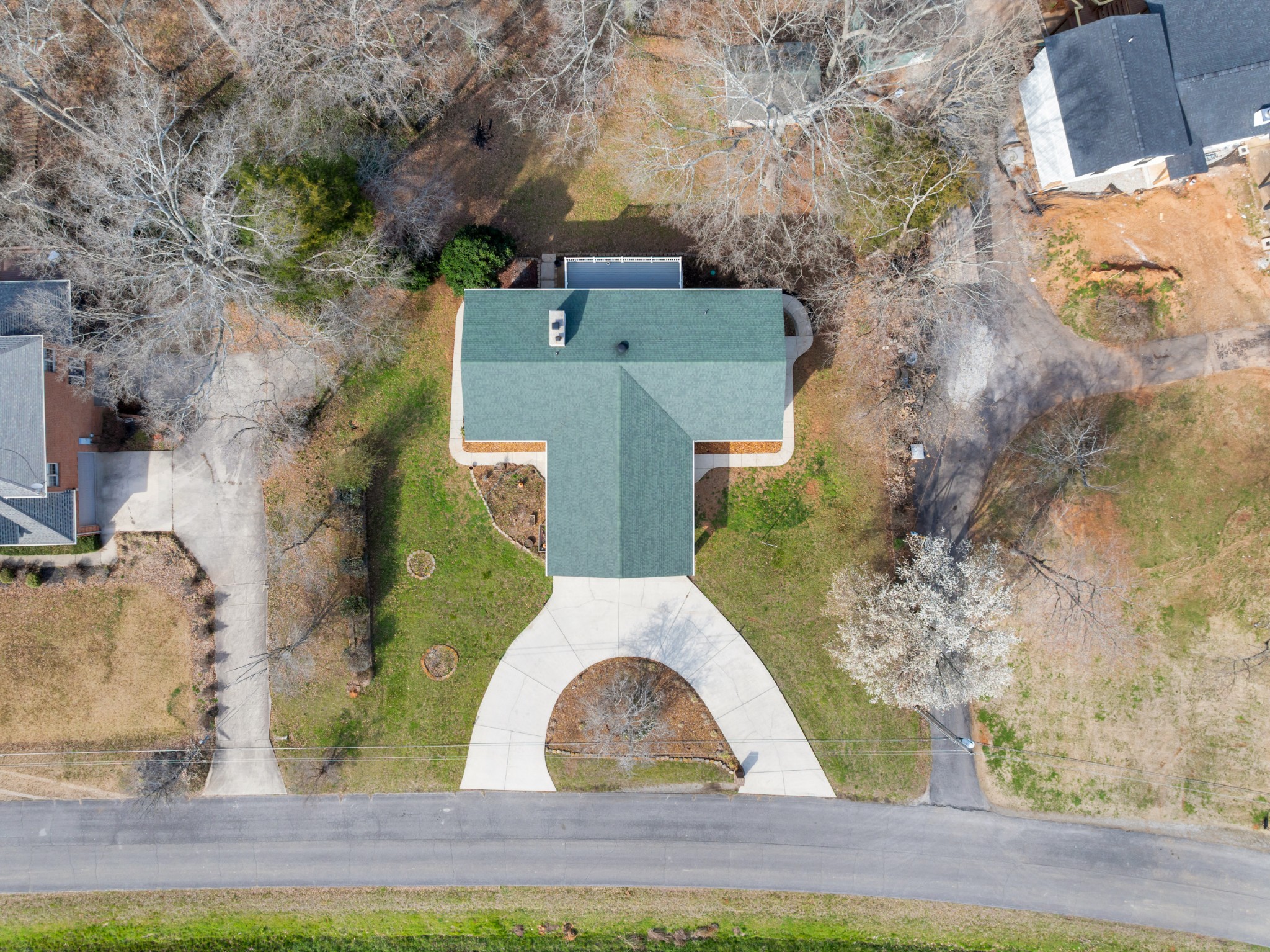 182 Loop Drive Winchester, TN 37398 - Photo 42 of 60 an aerial view of a house with a yard