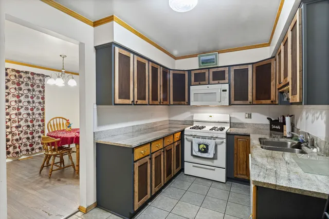 $259,900 | 7605 Manchester Manor, Hanover Park, IL 60133