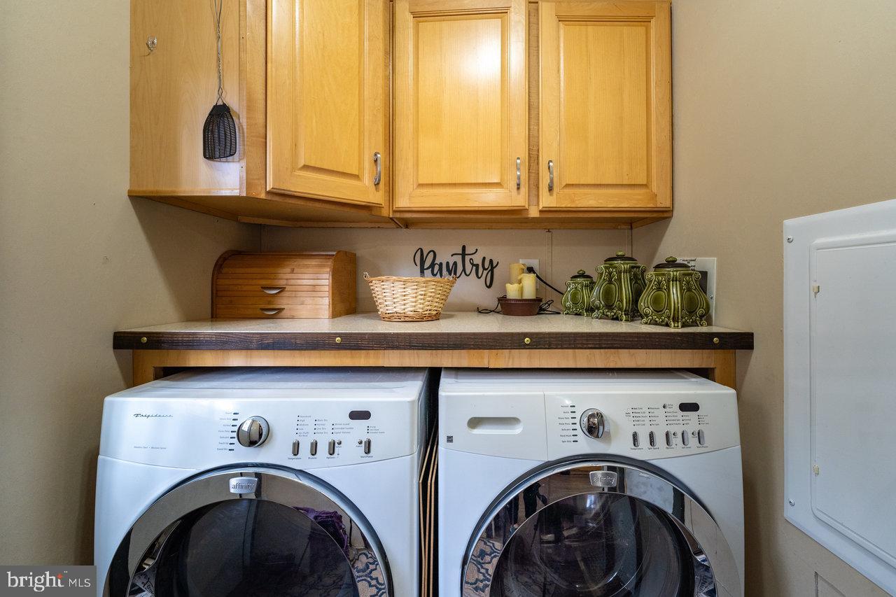 187 Holly Hl Road Luray, VA 22835 - Photo 33 of 60 a utility room with dryer and washer