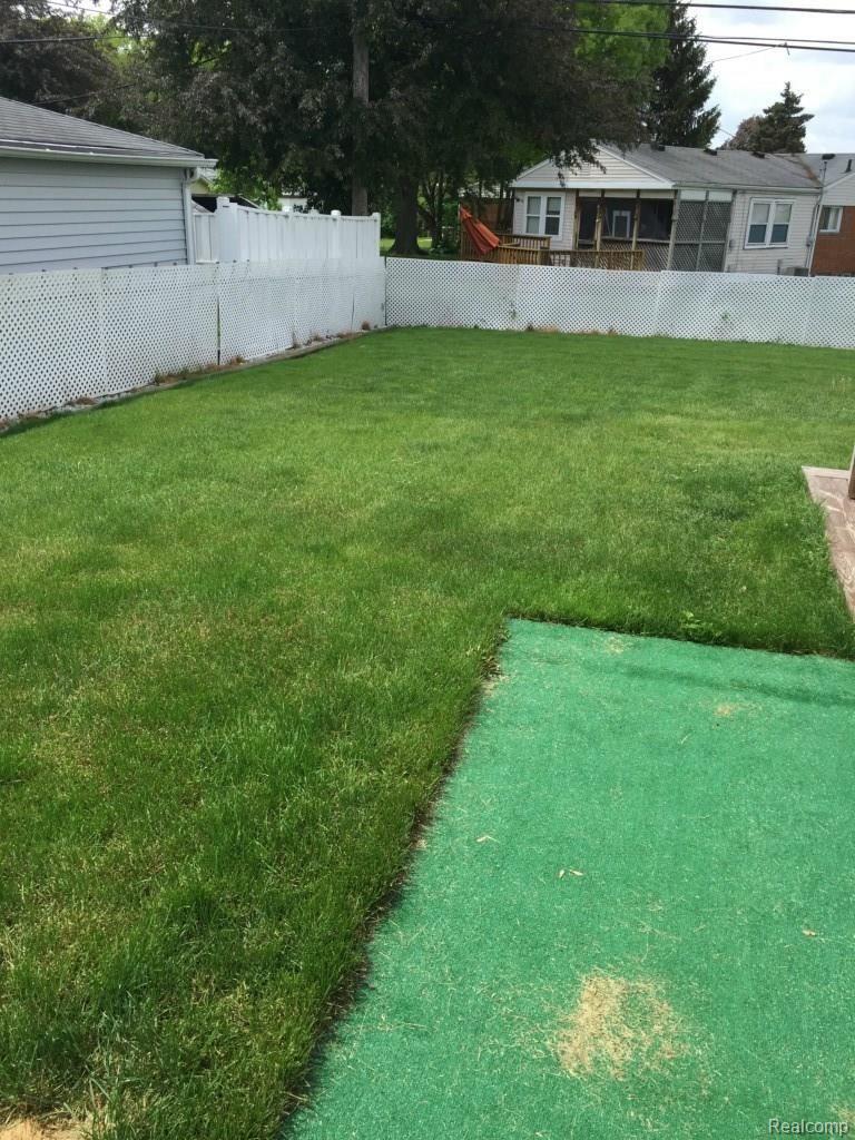 7600 Pardee Road Taylor, MI 48180 - Photo 6 of 21 IMG_4495.jpg