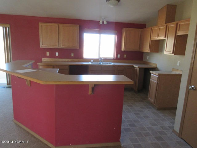 565 Sheep Company Road Selah, WA 98942 - Photo 19 of 30 a kitchen with stainless steel appliances granite countertop a sink a stove a refrigerator and cabinets