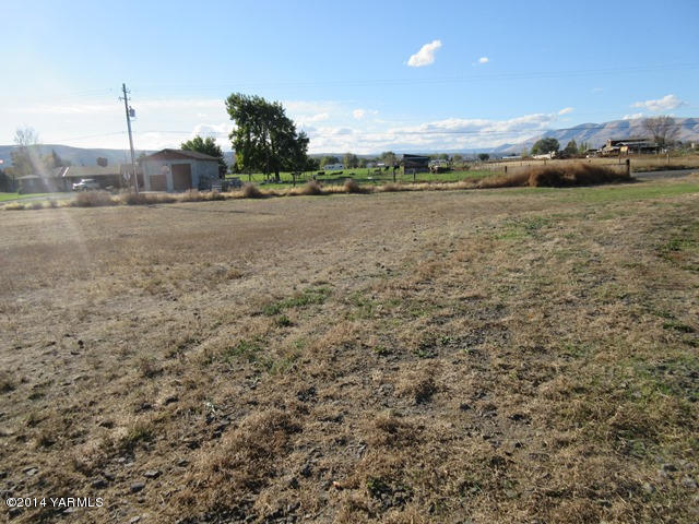 565 Sheep Company Road Selah, WA 98942 - Photo 30 of 30 a view of an ocean beach