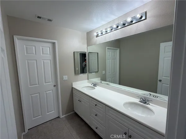 $3,500 | 44148 48th Street West, Lancaster, CA 93536