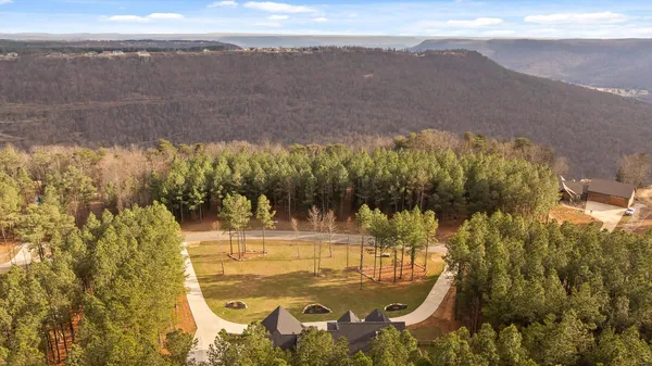 $975,000 | 4190 Crockett Pointe, Jasper, TN 37347
