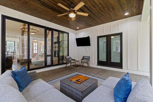 $975,000 | 4190 Crockett Pointe, Jasper, TN 37347