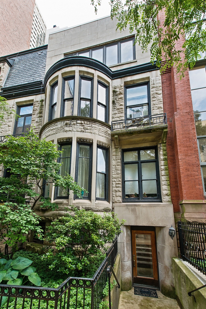 83 East Elm Street, Unit 2 Chicago, IL 60611 - Photo 1 of 10