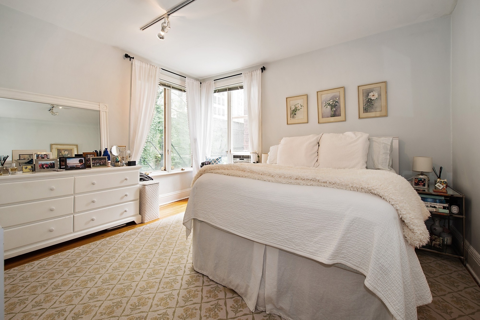 83 East Elm Street, Unit 2 Chicago, IL 60611 - Photo 8 of 10