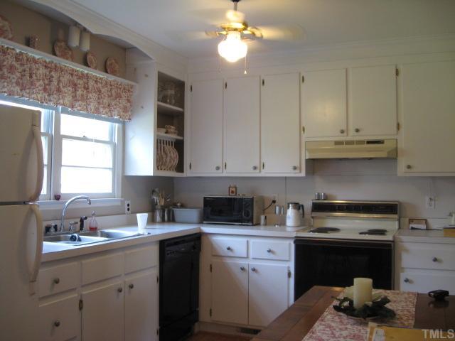 123700 School House Road Middlesex, NC 27557 - Photo 9 of 12 WOW, This kitchen is really warm and cosy, CHARMING