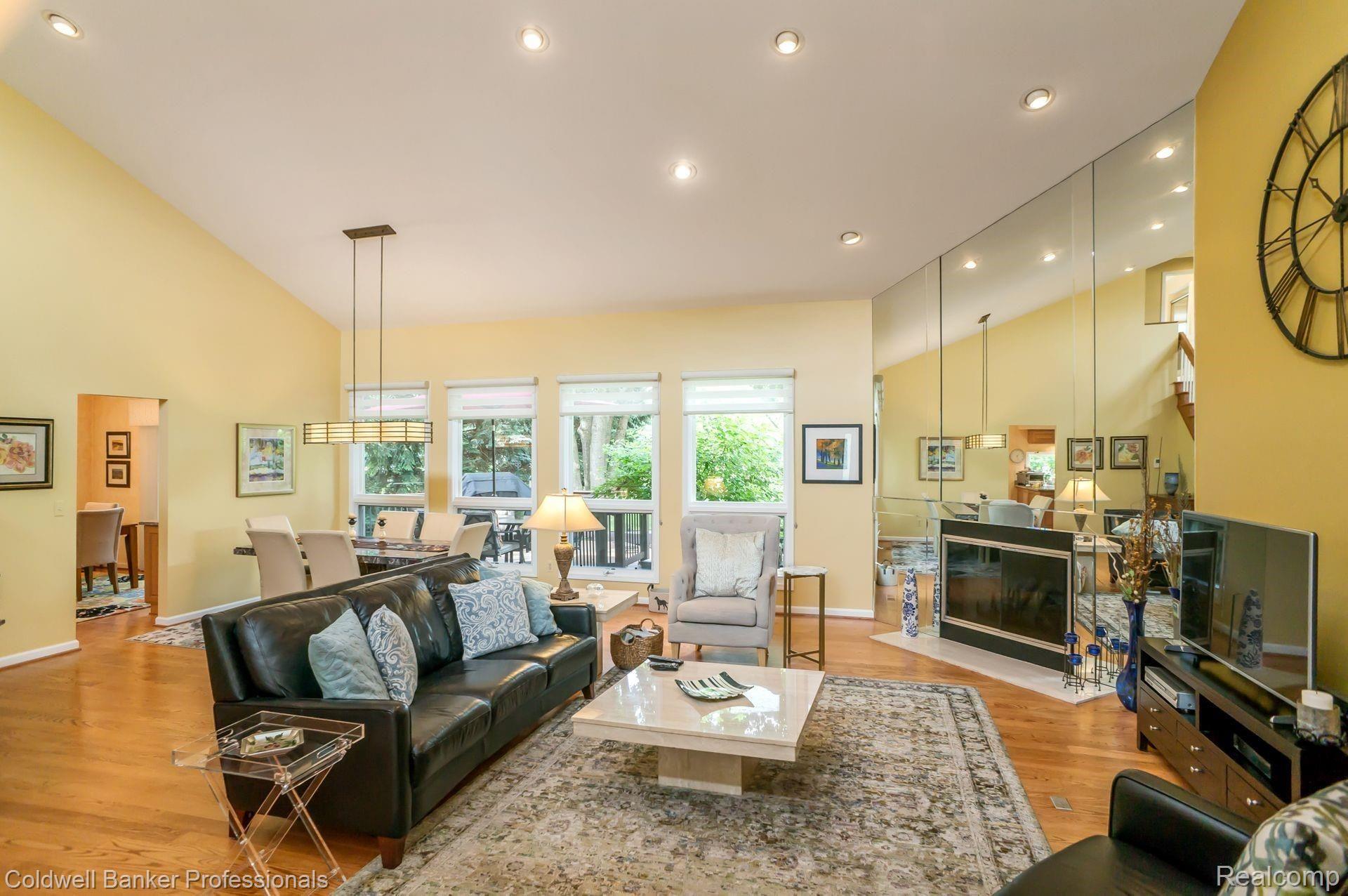 31226 Country Ridge Circle Farmington, MI 48331 - Photo 9 of 50 8.jpg