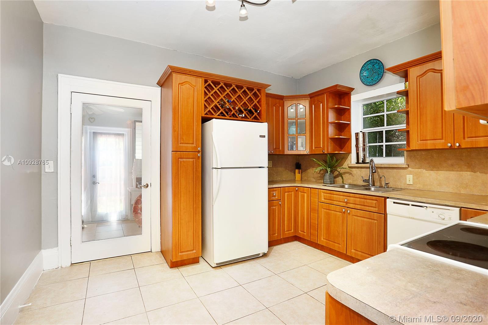 452 Southwest 26th Road Miami, FL 33129 - Photo 12 of 28 Gallery Image 12