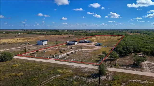 a view of a backyard space