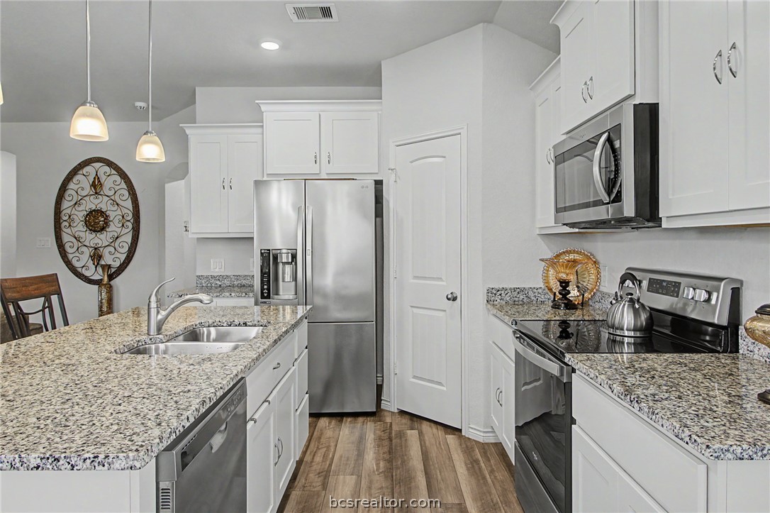 5266 Montague Loop Bryan, TX 77807 - Photo 8 of 22 Gallery Image 8