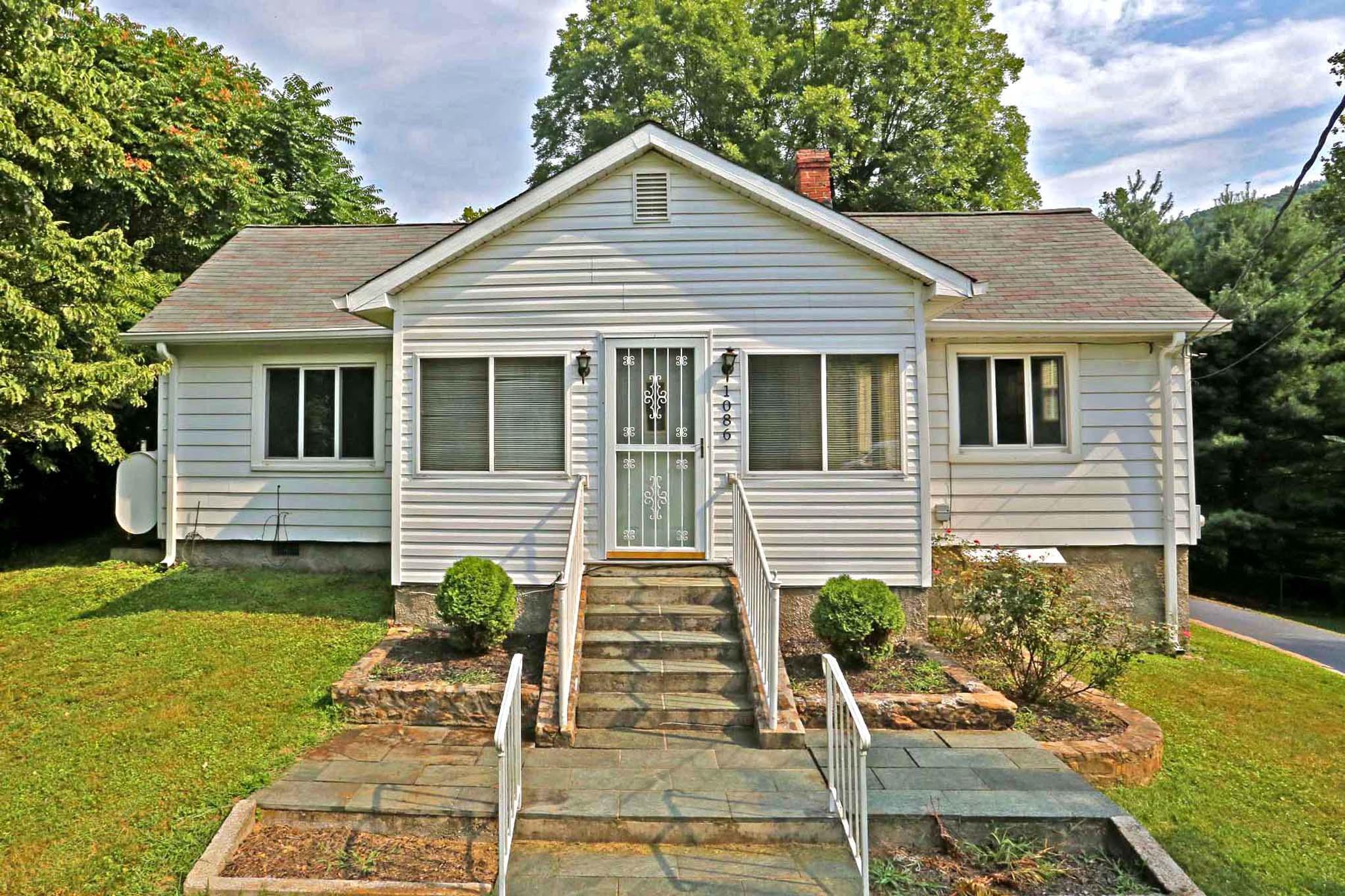 1086 Lynn Lane Blue Ridge, VA 24064 - Photo 1 of 48 lynn1000