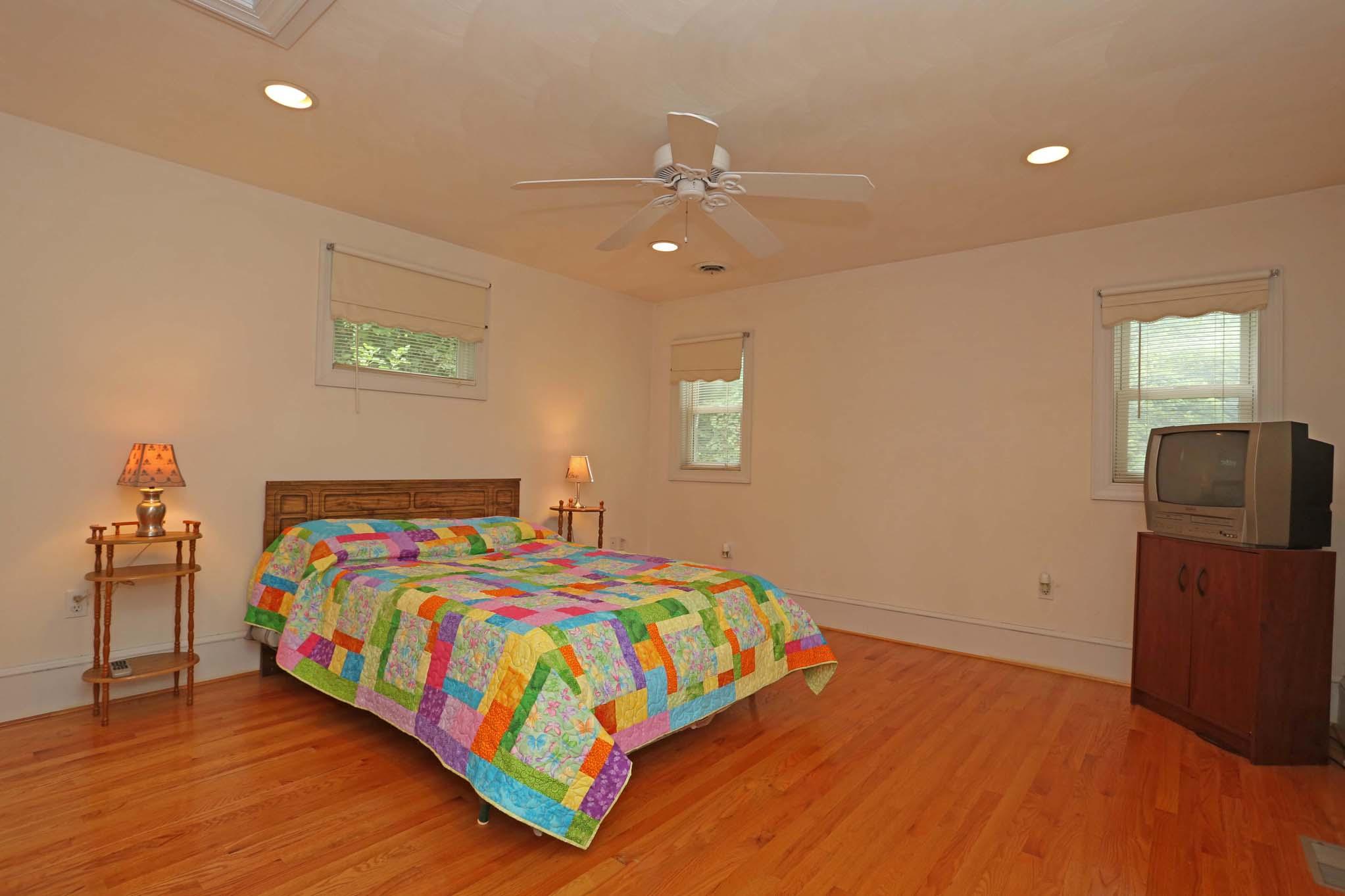 1086 Lynn Lane Blue Ridge, VA 24064 - Photo 21 of 48 lynn1018