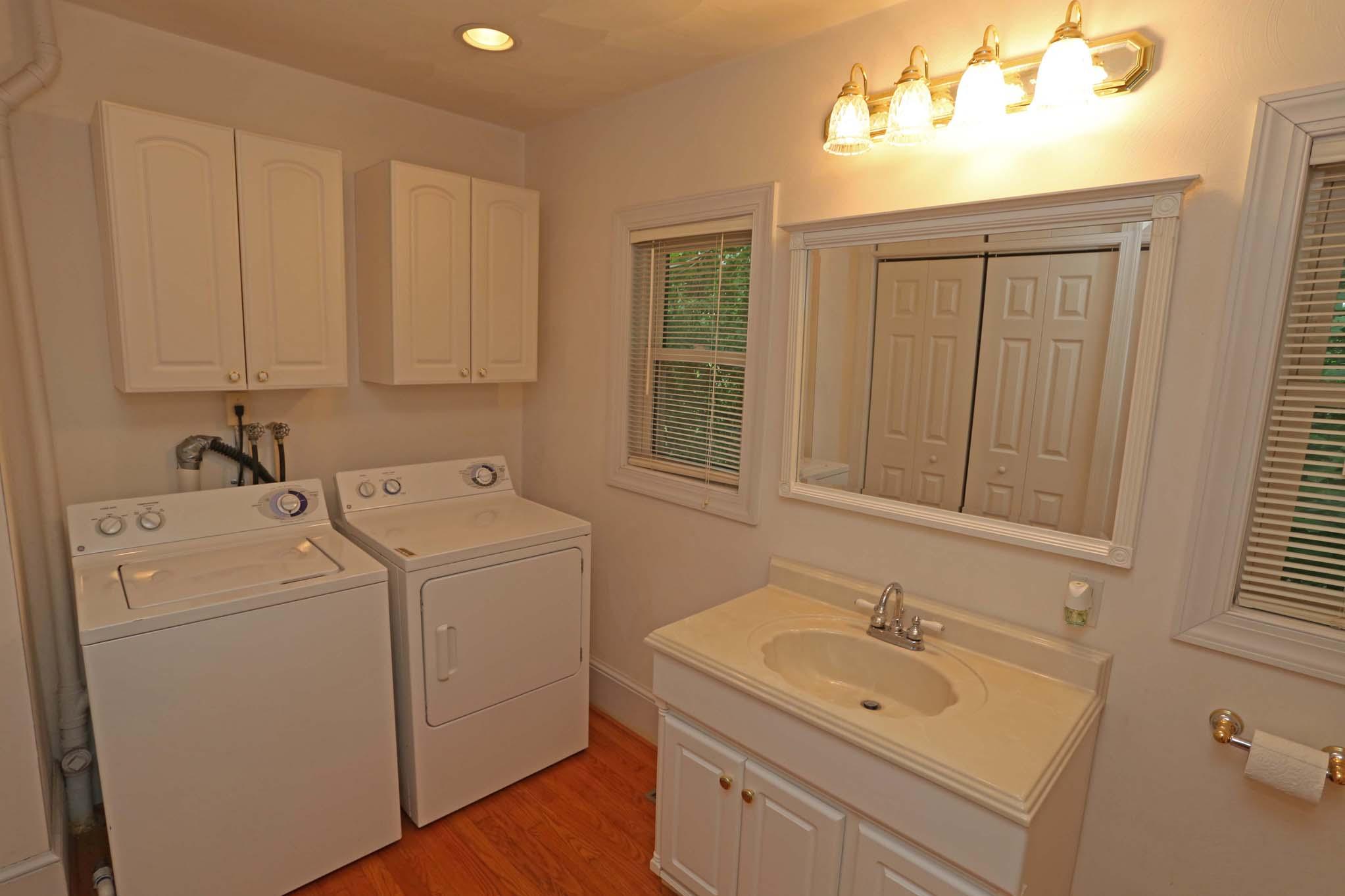 1086 Lynn Lane Blue Ridge, VA 24064 - Photo 23 of 48 lynn1022