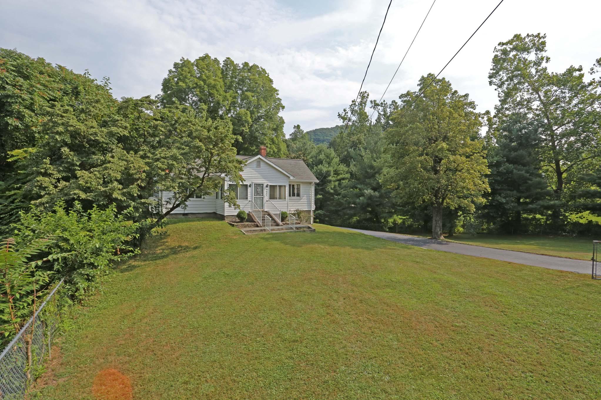 1086 Lynn Lane Blue Ridge, VA 24064 - Photo 26 of 48 lynn1025