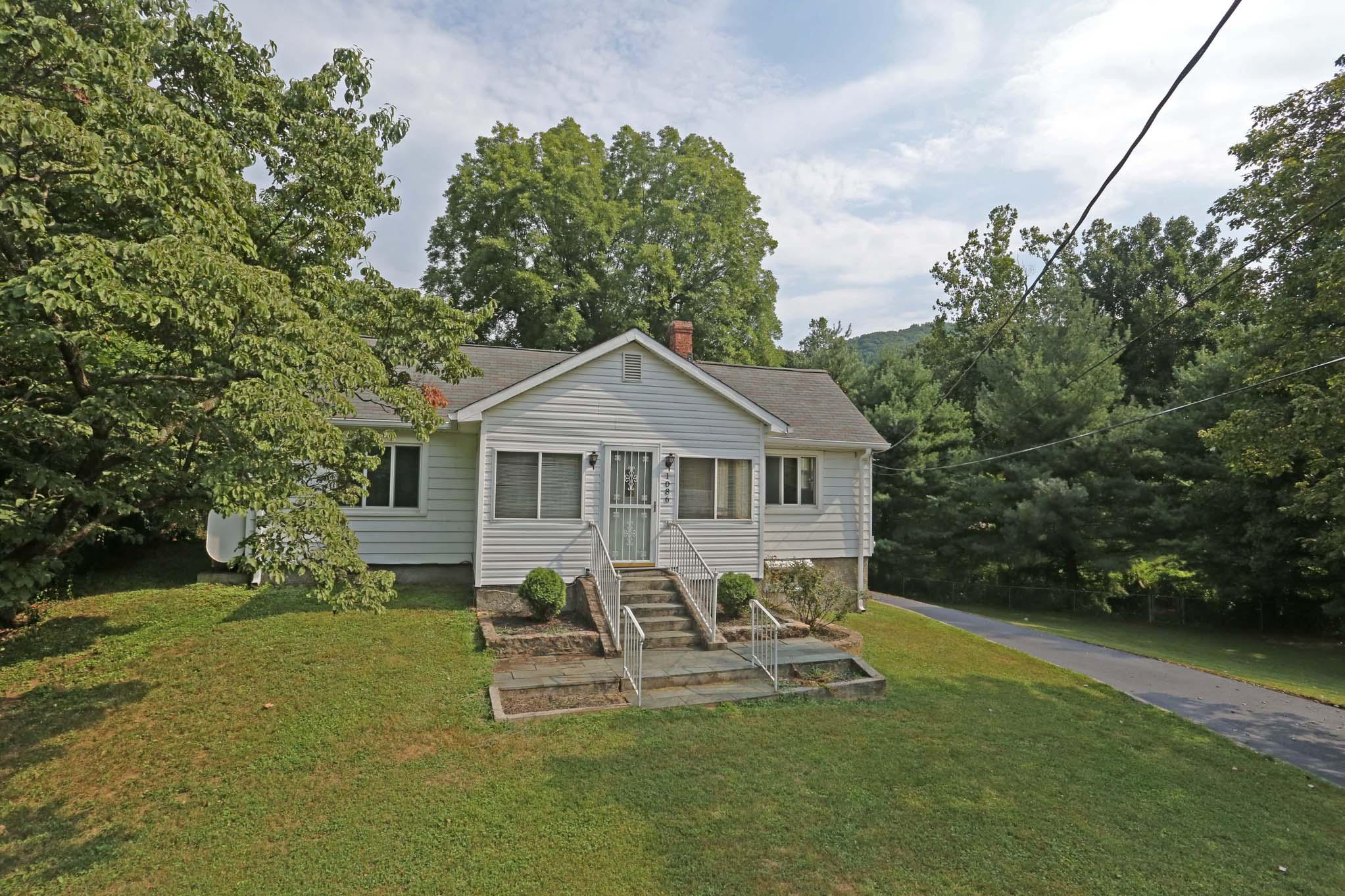 1086 Lynn Lane Blue Ridge, VA 24064 - Photo 27 of 48 lynn1026