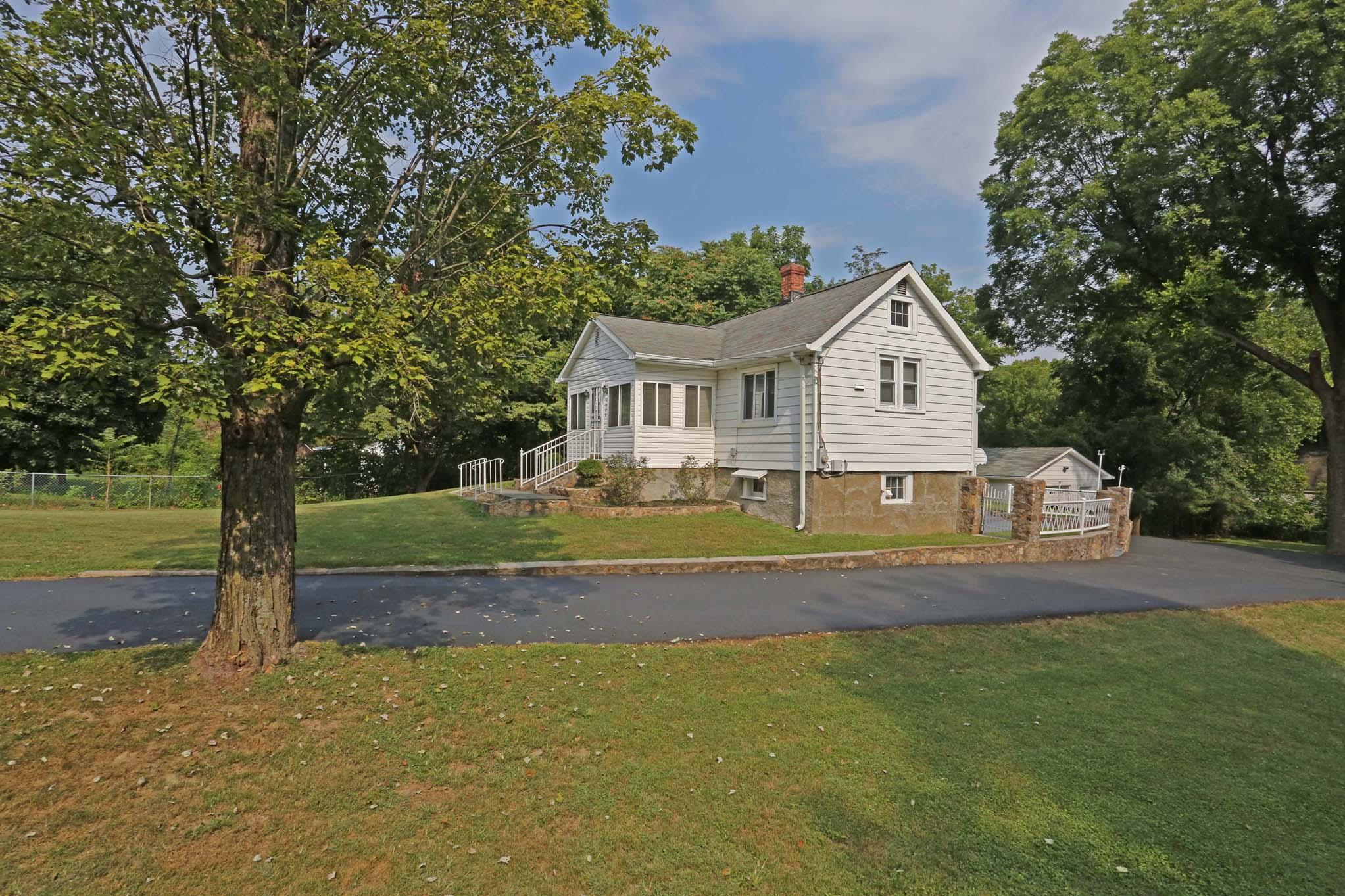 1086 Lynn Lane Blue Ridge, VA 24064 - Photo 30 of 48 lynn1029