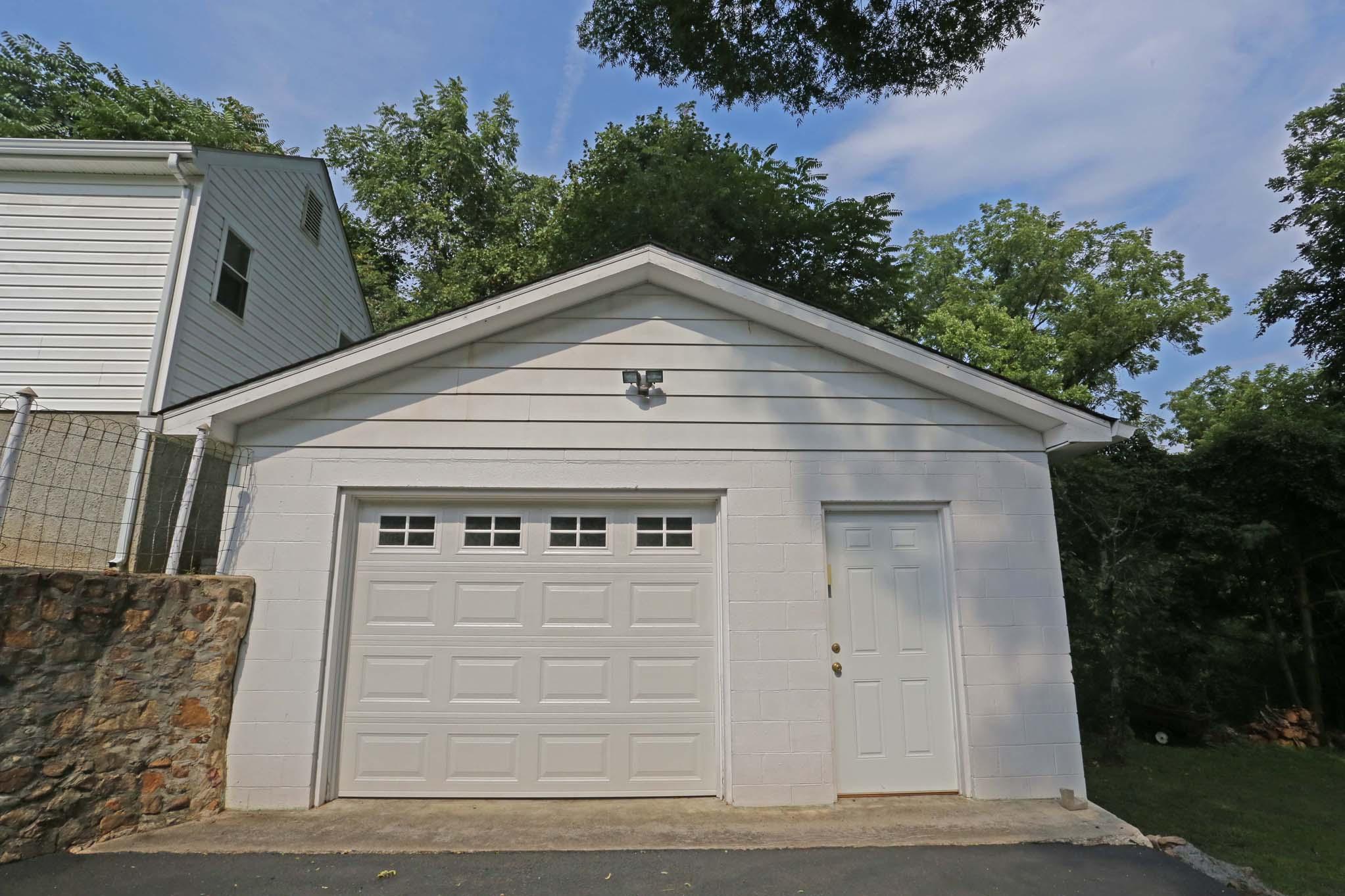 1086 Lynn Lane Blue Ridge, VA 24064 - Photo 33 of 48 lynn1032