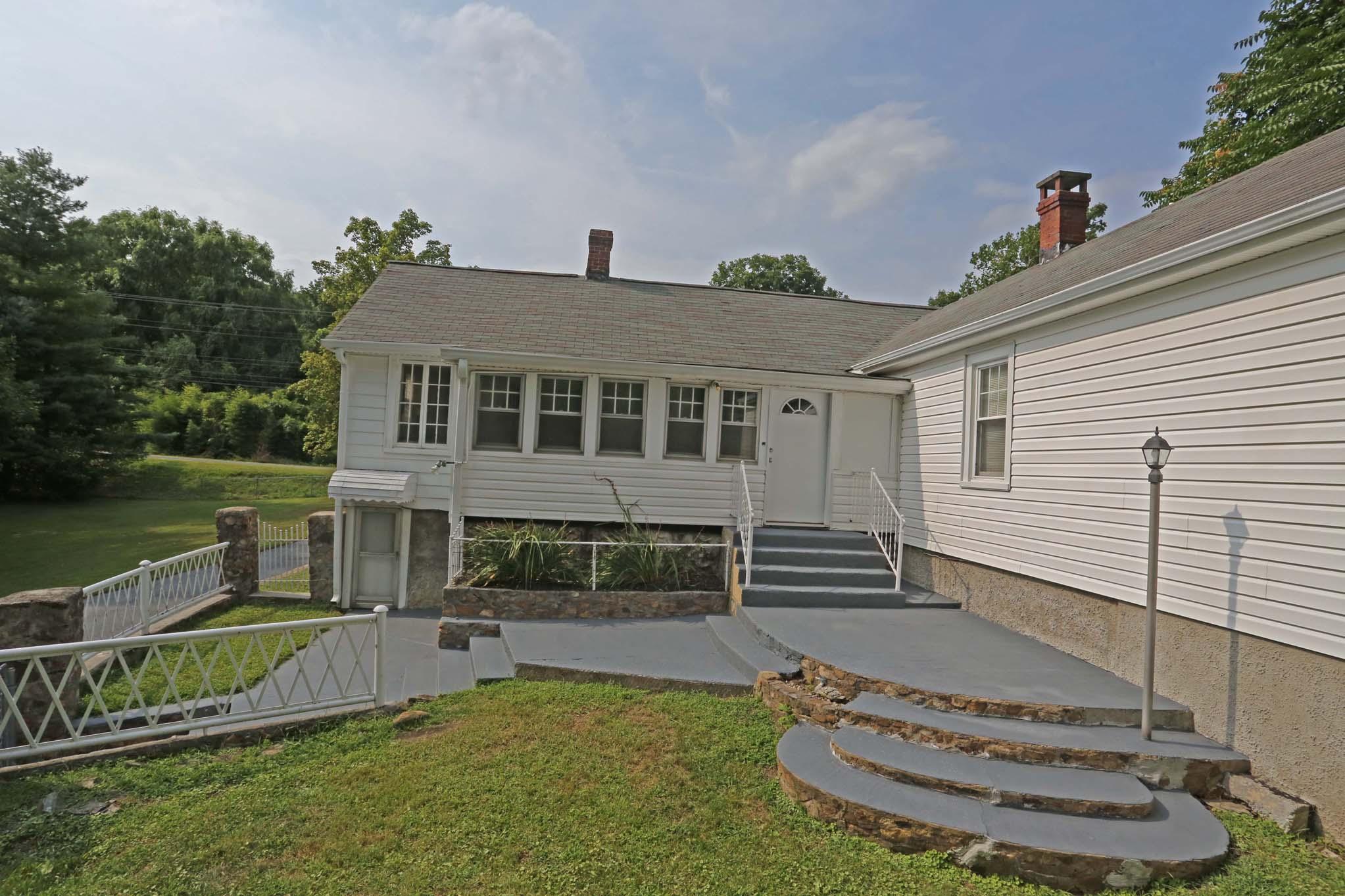 1086 Lynn Lane Blue Ridge, VA 24064 - Photo 37 of 48 lynn1035