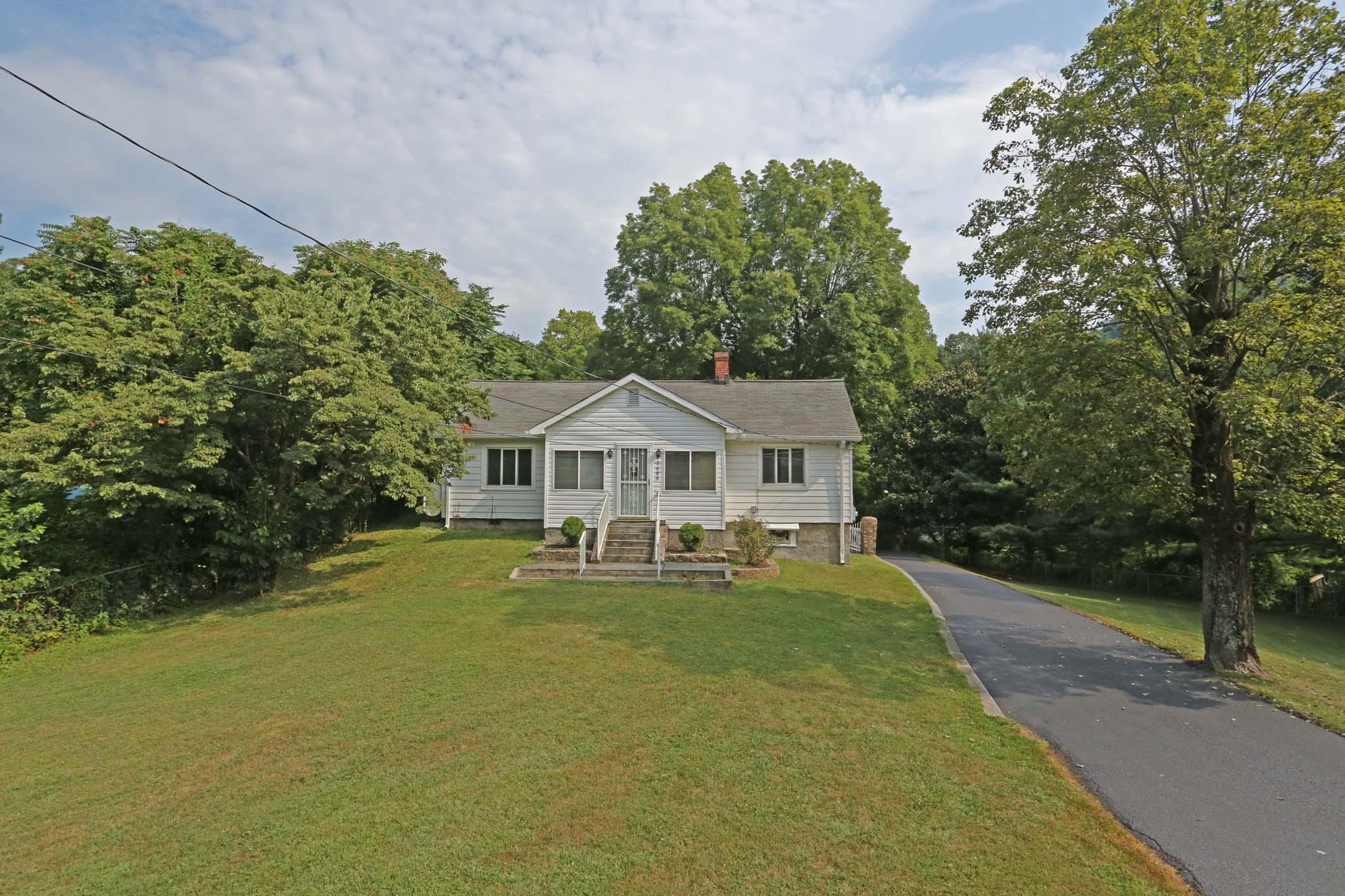 1086 Lynn Lane Blue Ridge, VA 24064 - Photo 40 of 48 lynn1038