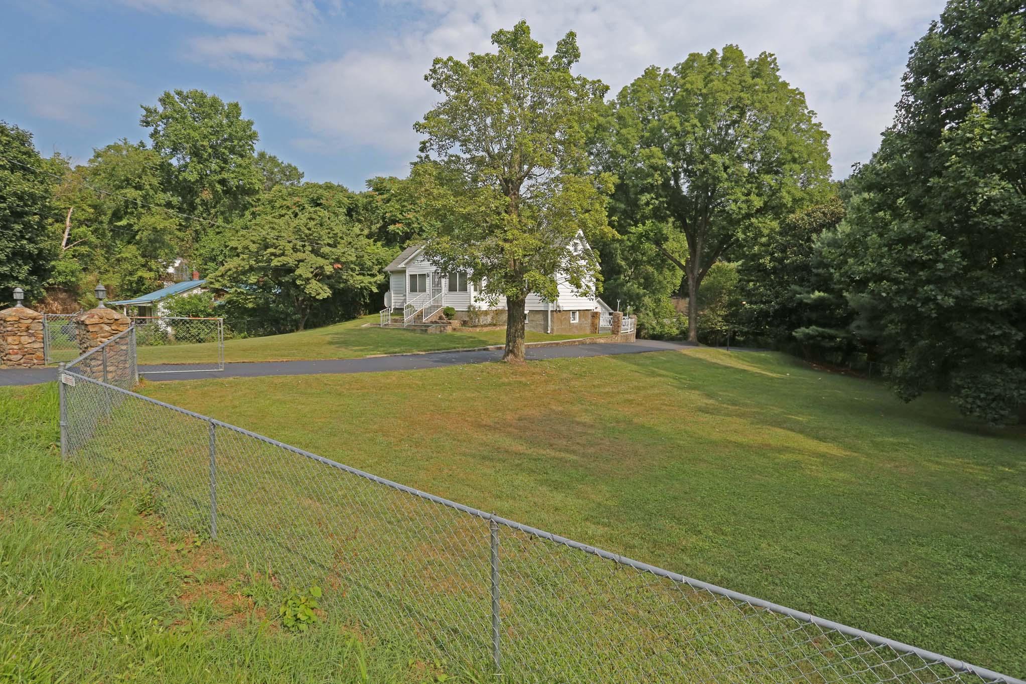 1086 Lynn Lane Blue Ridge, VA 24064 - Photo 43 of 48 lynn1039