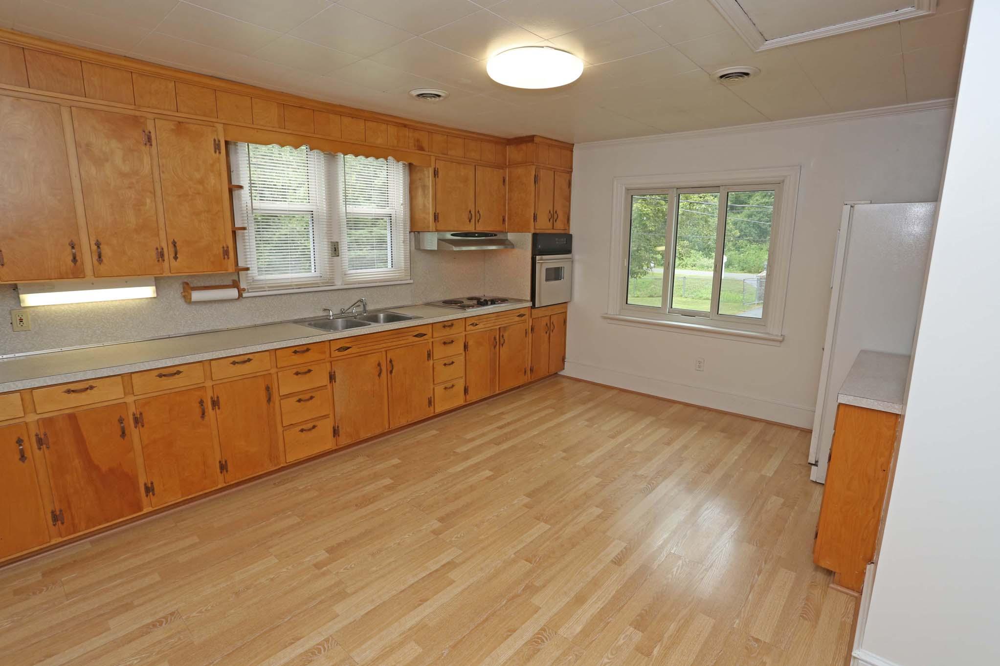 1086 Lynn Lane Blue Ridge, VA 24064 - Photo 6 of 48 lynn1005