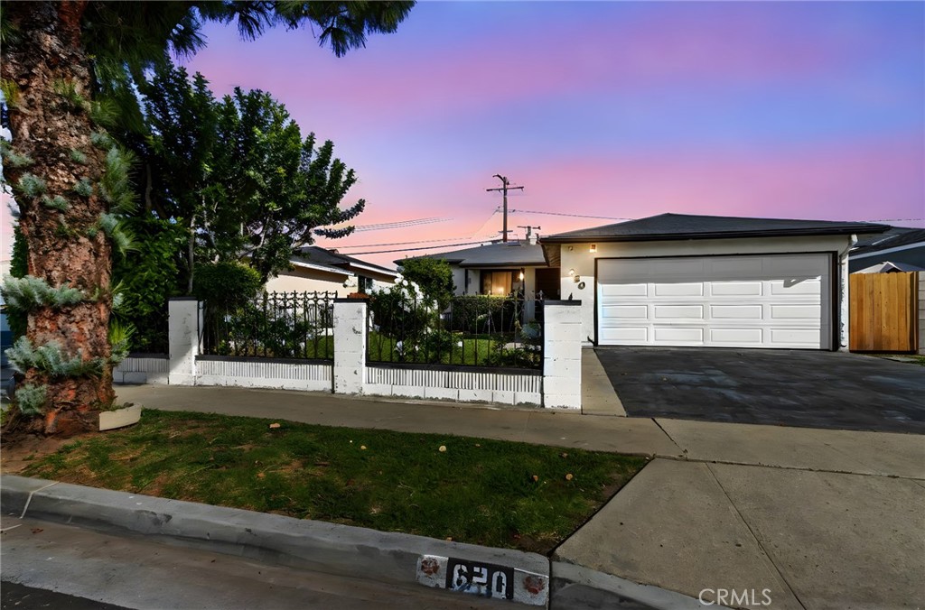 620 South Barclay Avenue Compton, CA 90220 - Photo 9 of 9 a front view of a house with garden