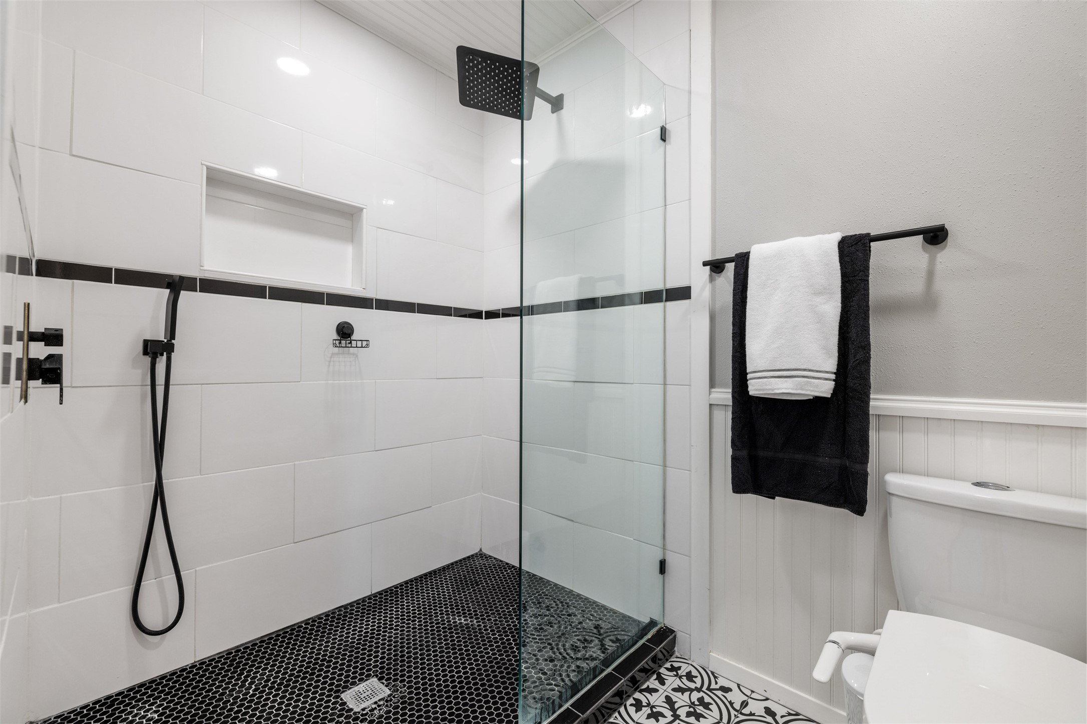 11302 Windermere Meadows Austin, TX 78759 - Photo 14 of 26 a bathroom with a shower and toilet