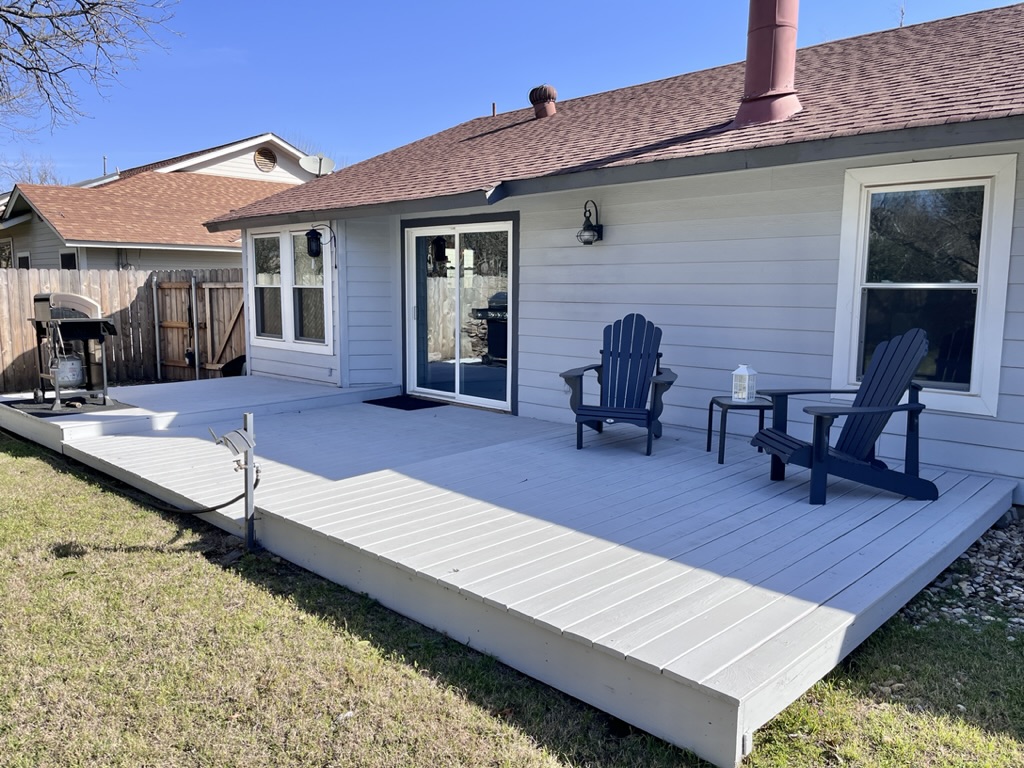 11302 Windermere Meadows Austin, TX 78759 - Photo 20 of 26 a backyard of a house with seating space