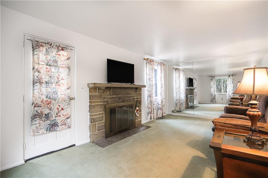 120 Richard Road Wexford, PA 15090 - Photo 4 of 25 Gallery Image 4