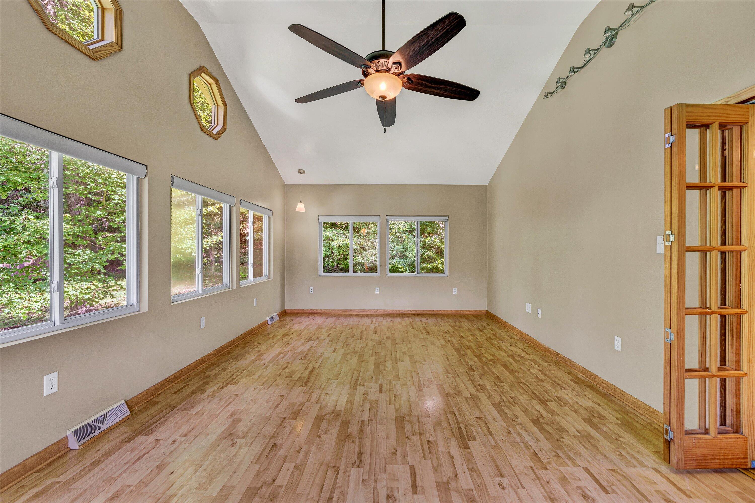 35 Spruce Circle Blue Ridge, VA 24064 - Photo 15 of 46 14-VM-01909