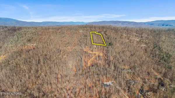 $275,000 | 177 Eagle Vw Lane, Jacksboro, TN 37757