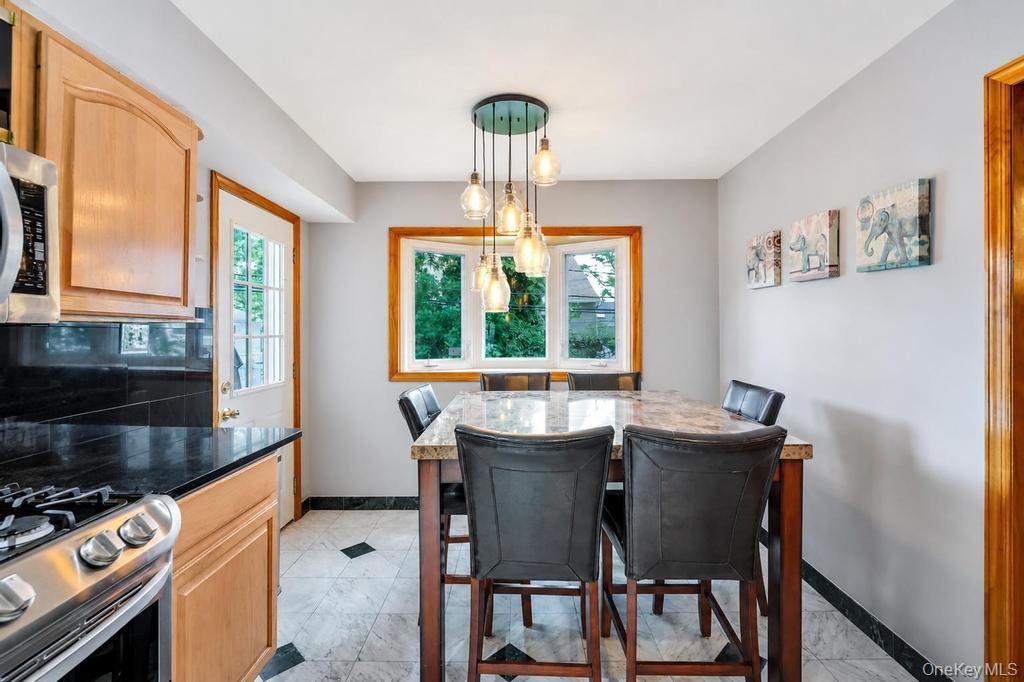 372 Hungry Harbor Road Valley Stream, NY 11581 - Photo 9 of 25