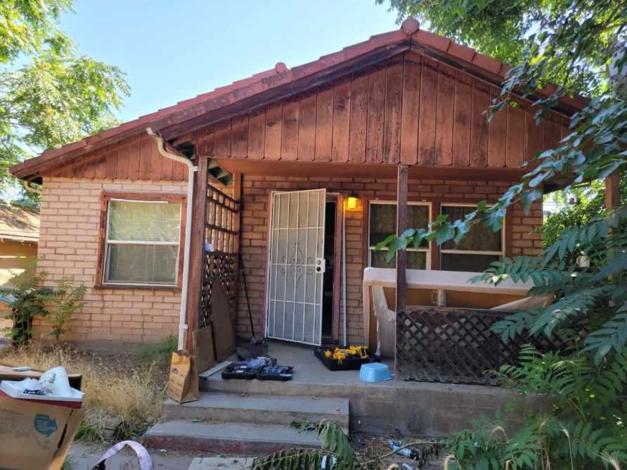 1024 E Street Reedley, CA 93654 - Photo 12 of 20 a front view of a house with garden